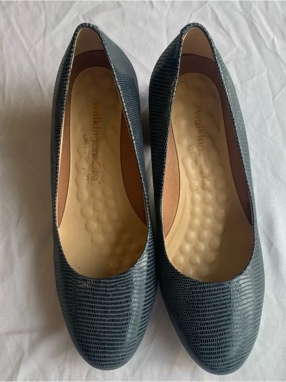 Walking Cradles Women's 8 WW Blue Gray Textured Block Heels